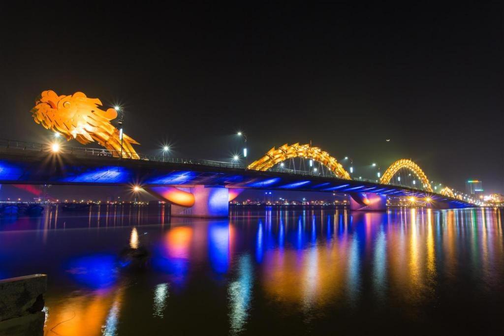 Moonlight Hotel Suites & Spa - City Center, High Floor, Great Location & Romantic River View & Dragon Bridge View Da Nang Zewnętrze zdjęcie