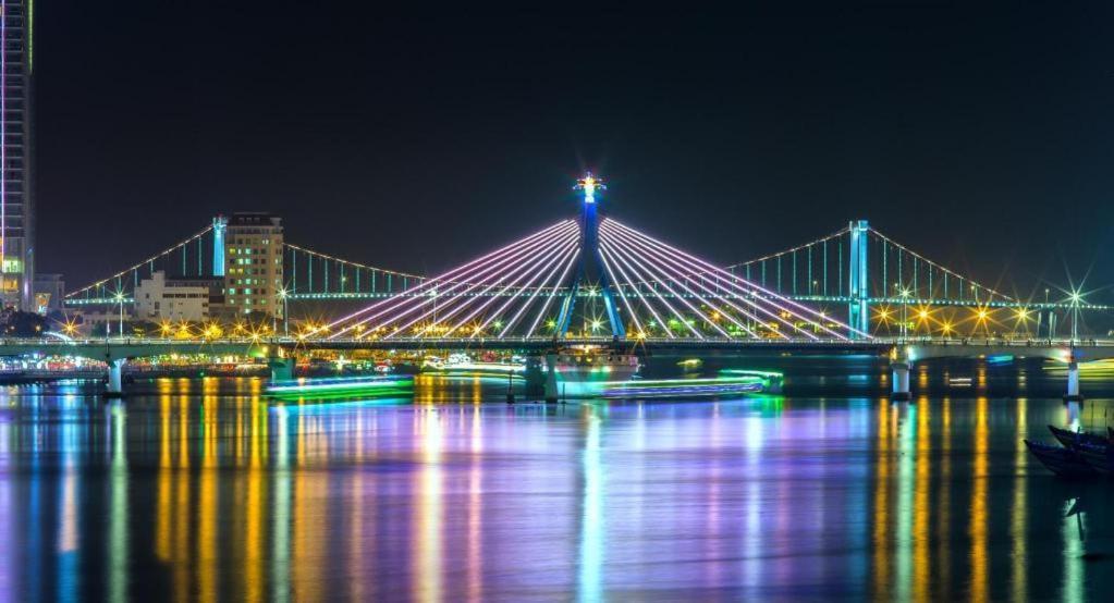 Moonlight Hotel Suites & Spa - City Center, High Floor, Great Location & Romantic River View & Dragon Bridge View Da Nang Zewnętrze zdjęcie