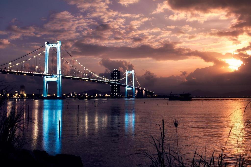 Moonlight Hotel Suites & Spa - City Center, High Floor, Great Location & Romantic River View & Dragon Bridge View Da Nang Zewnętrze zdjęcie