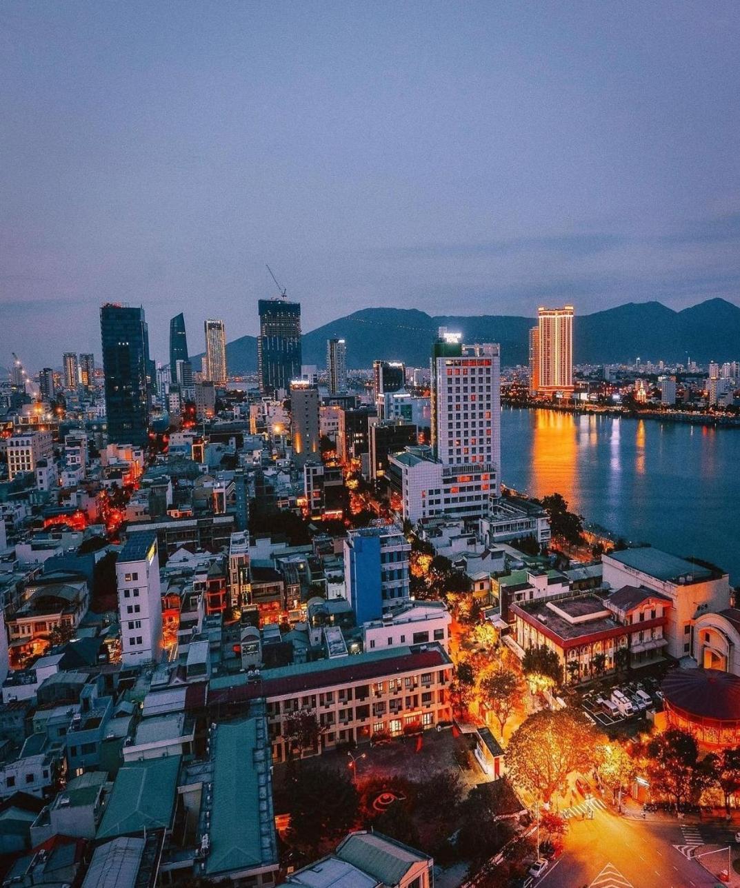 Moonlight Hotel Suites & Spa - City Center, High Floor, Great Location & Romantic River View & Dragon Bridge View Da Nang Zewnętrze zdjęcie