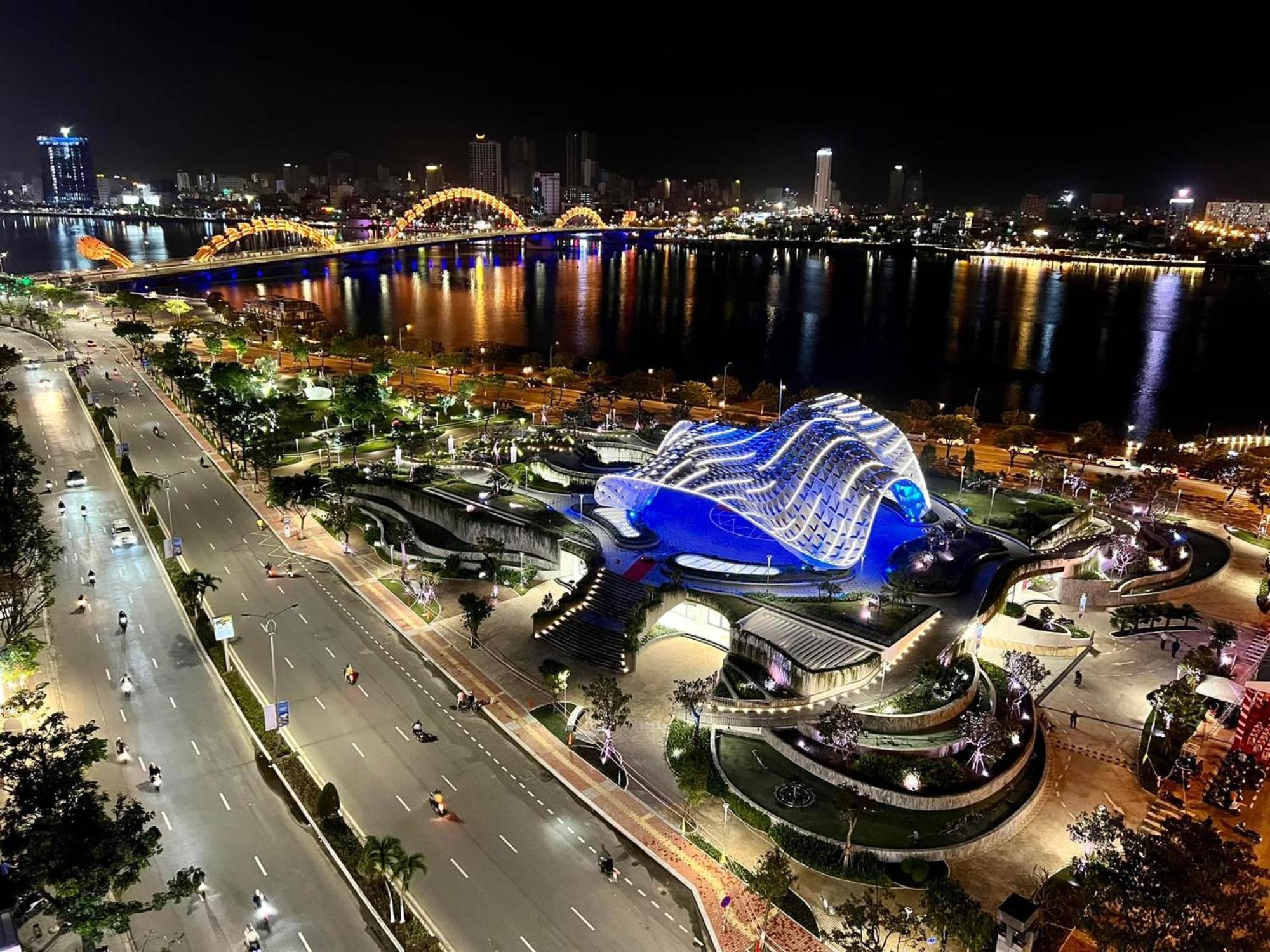 Moonlight Hotel Suites & Spa - City Center, High Floor, Great Location & Romantic River View & Dragon Bridge View Da Nang Zewnętrze zdjęcie