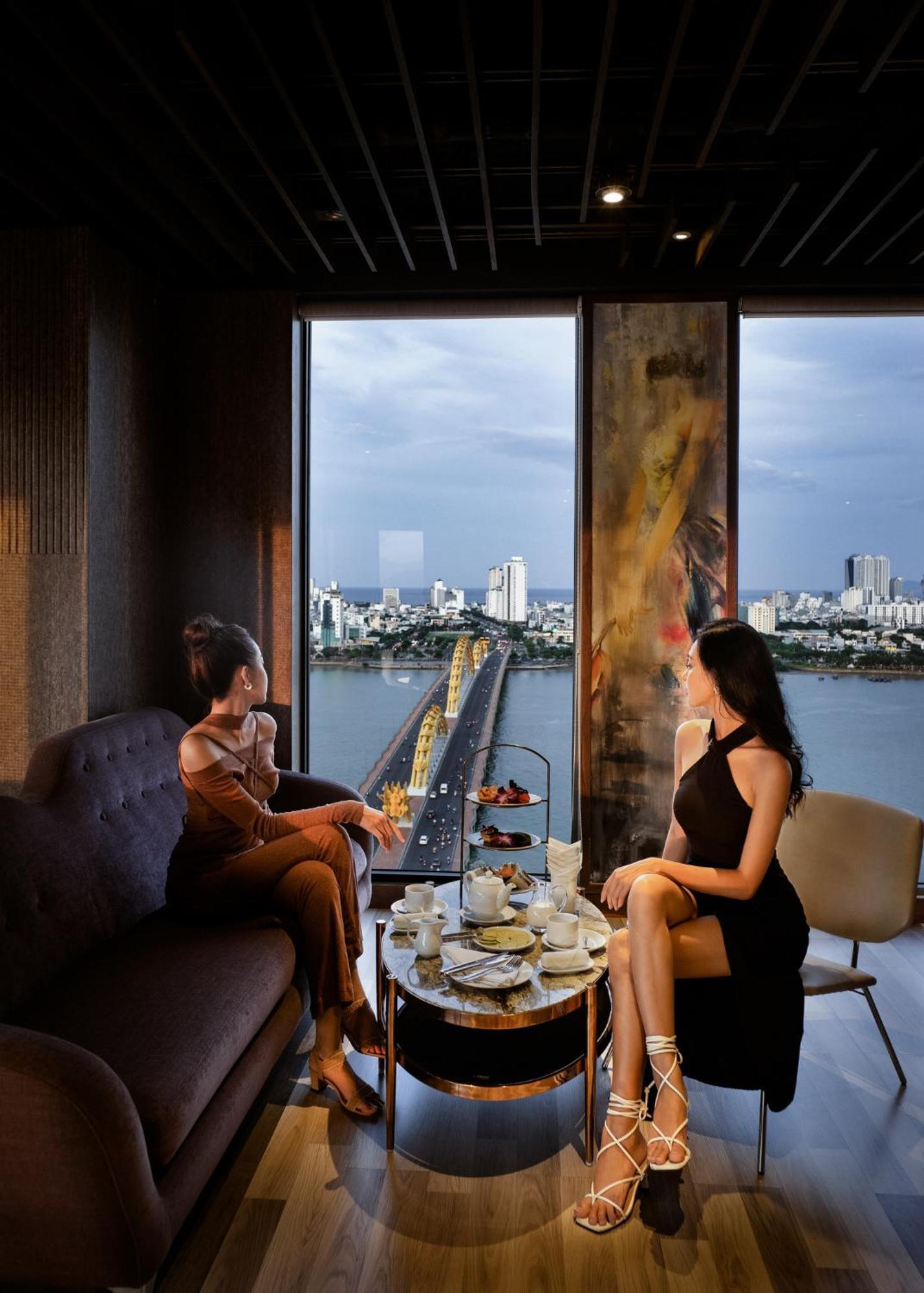 Moonlight Hotel Suites & Spa - City Center, High Floor, Great Location & Romantic River View & Dragon Bridge View Da Nang Zewnętrze zdjęcie