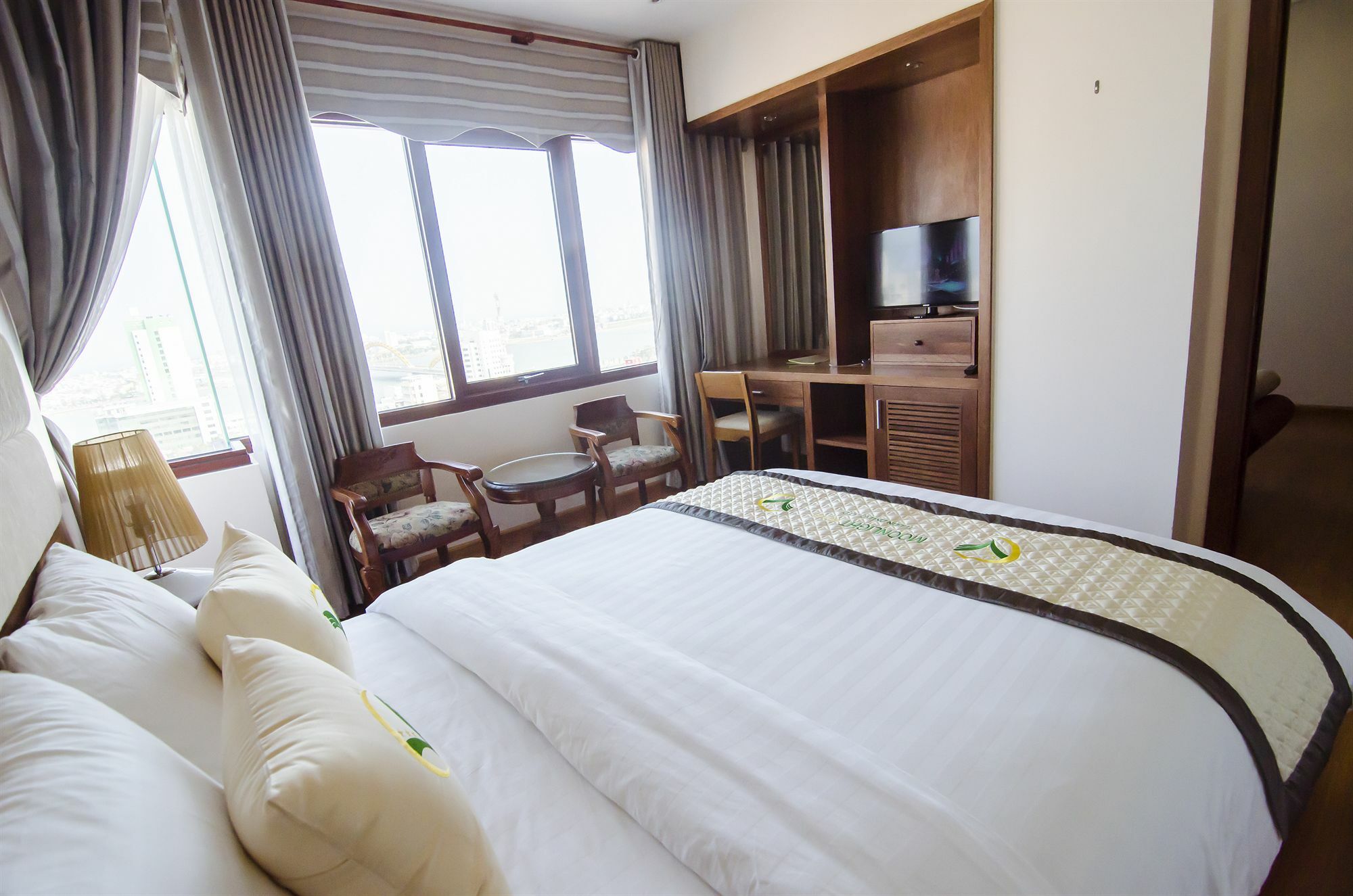 Moonlight Hotel Suites & Spa - City Center, High Floor, Great Location & Romantic River View & Dragon Bridge View Da Nang Zewnętrze zdjęcie