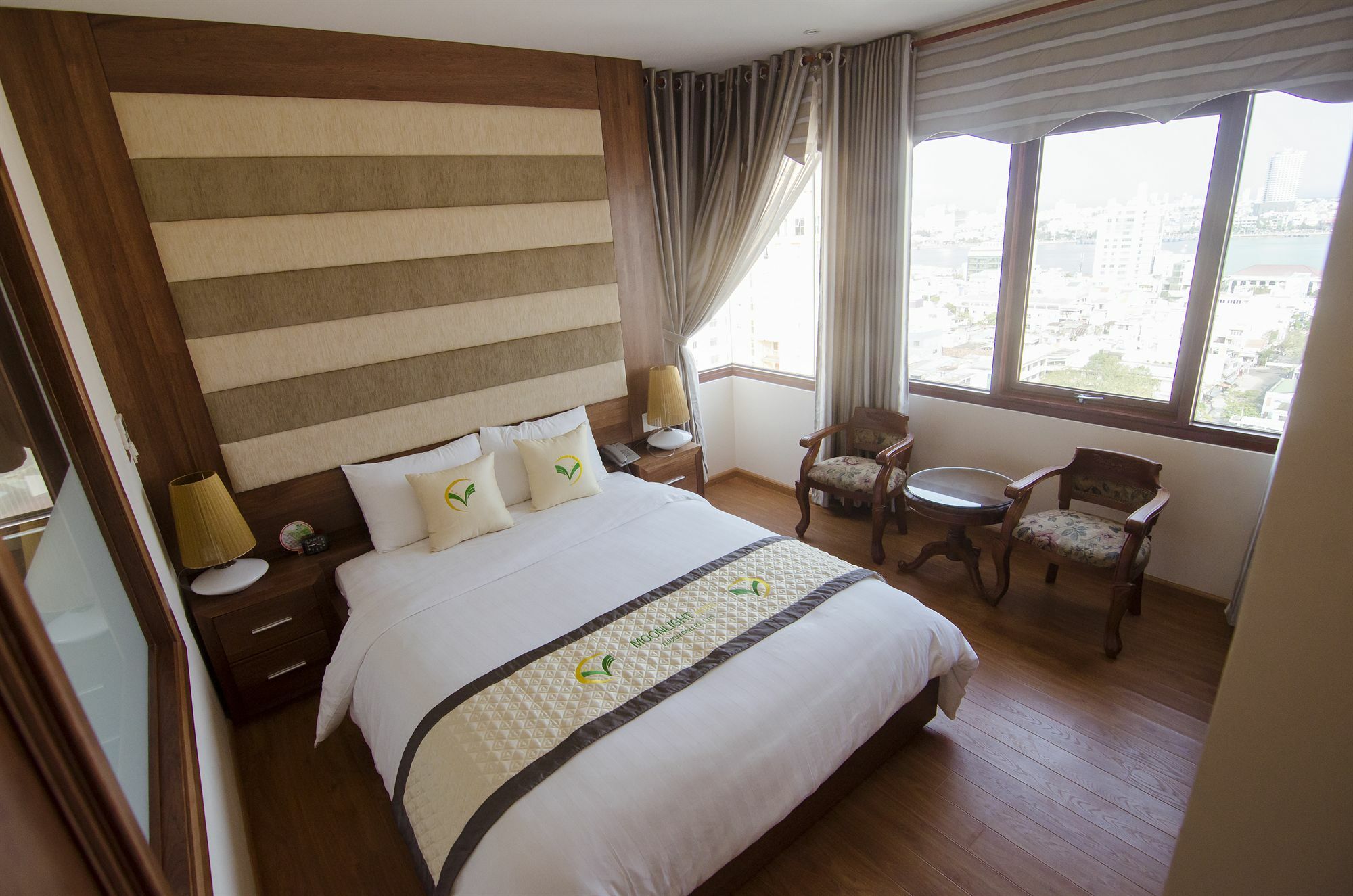 Moonlight Hotel Suites & Spa - City Center, High Floor, Great Location & Romantic River View & Dragon Bridge View Da Nang Zewnętrze zdjęcie